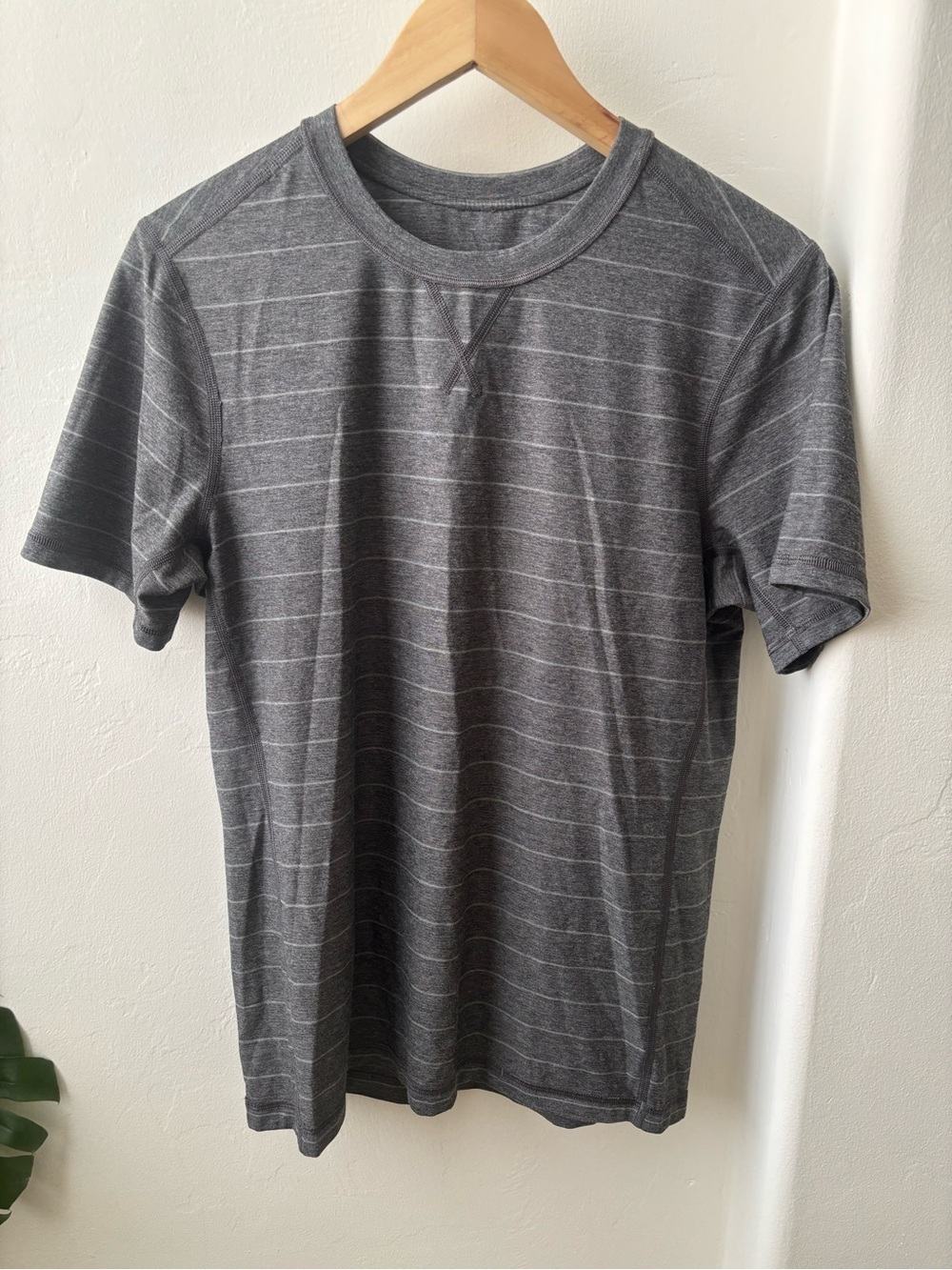 Lululemon mens’s activewear shirt